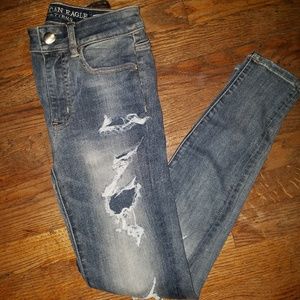 Distressed Hi-Rise Jeggings